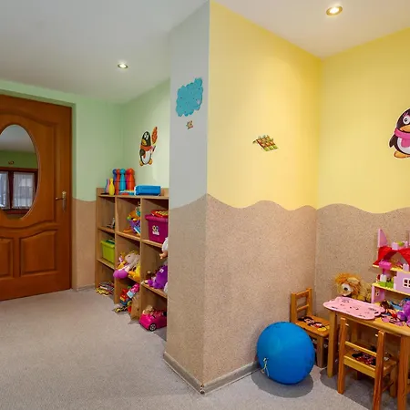 Krystyna I Andrzej Lukaszczyk Z Widokiem Na Gory I Stacje Narciarska